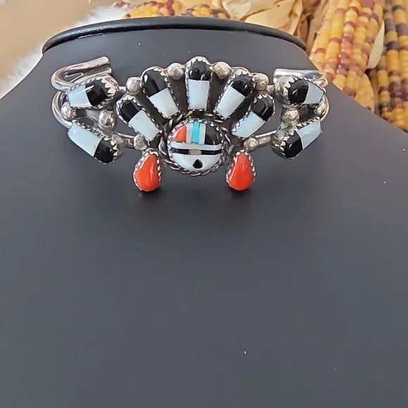 Amazing Vintage Native American Zuni Gemstone Inlaid Bracelet 🖤🤍❤️🎁